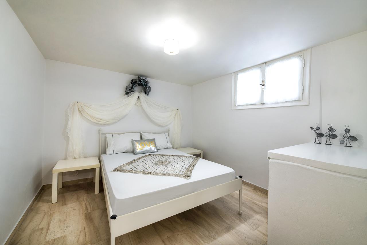 Sol Mare Salis Apartment Kamari  Bagian luar foto