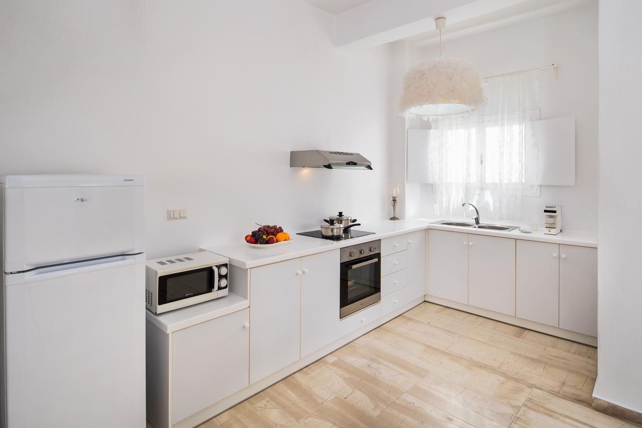 Sol Mare Salis Apartment Kamari  Bagian luar foto